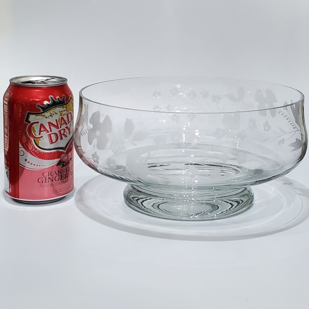 🇷🇴 8 1/2" Etched Floral Bowl with Thick Pedestal Base - Picture 16 of 16